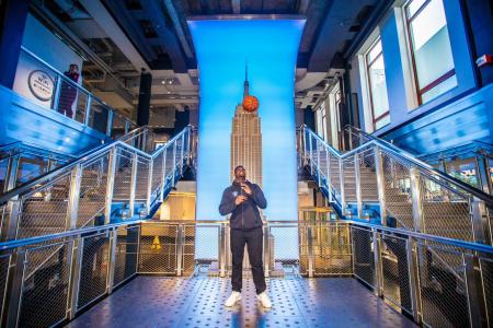 Zion Williamson visits the Empire State Building