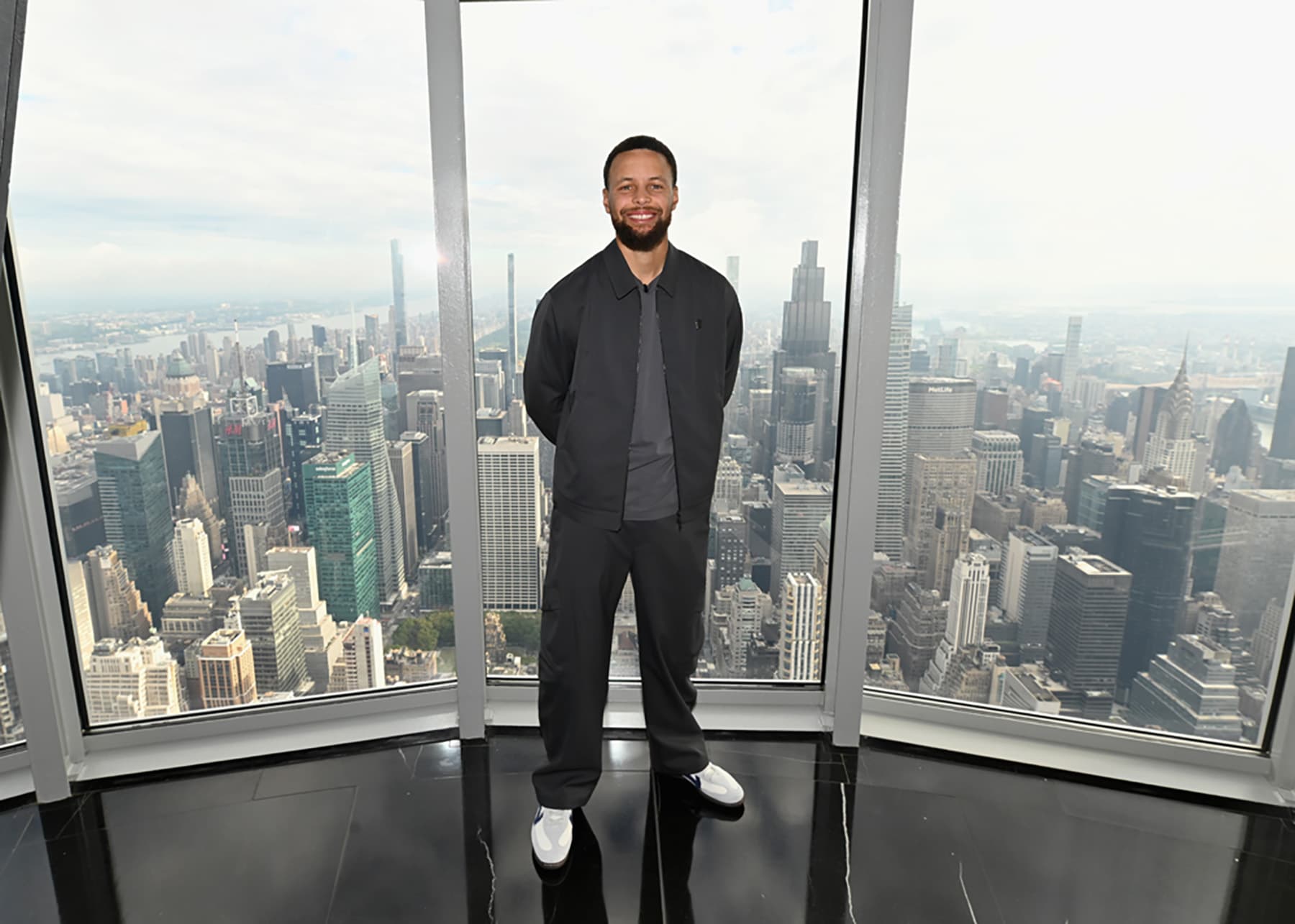Stephen Curry at the Empire State Building