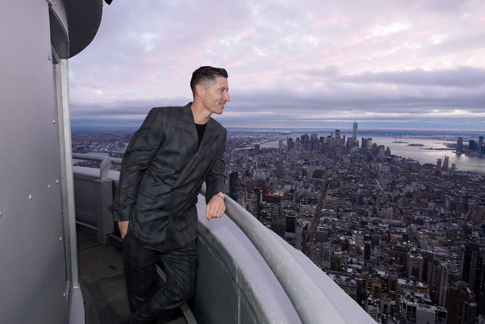 Robert Lewandowski on the 103rd Floor