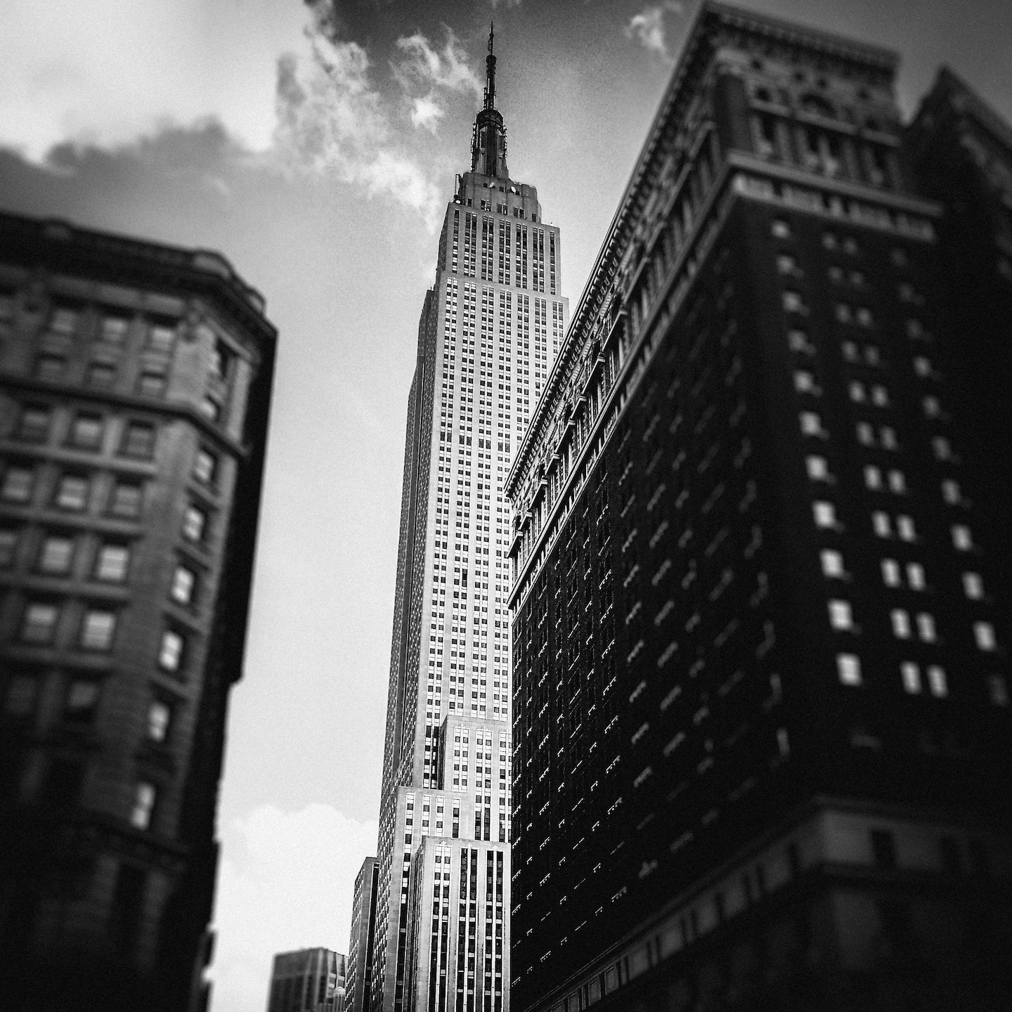 edifício Empire State preto e branco
