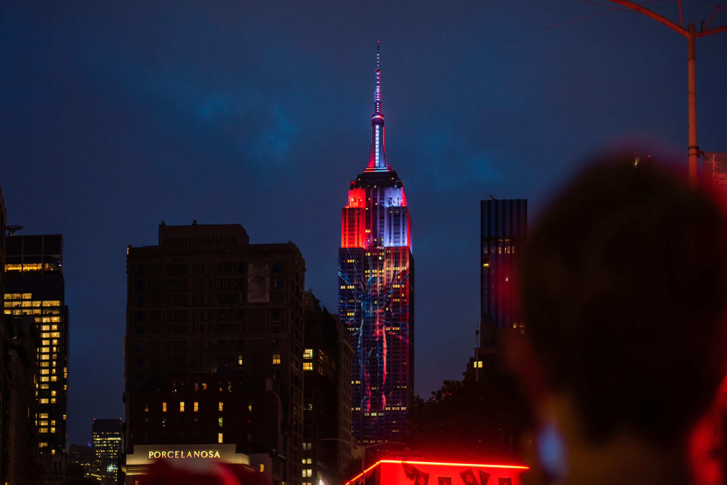 Lumières de choses de passoire de l'Empire State Building