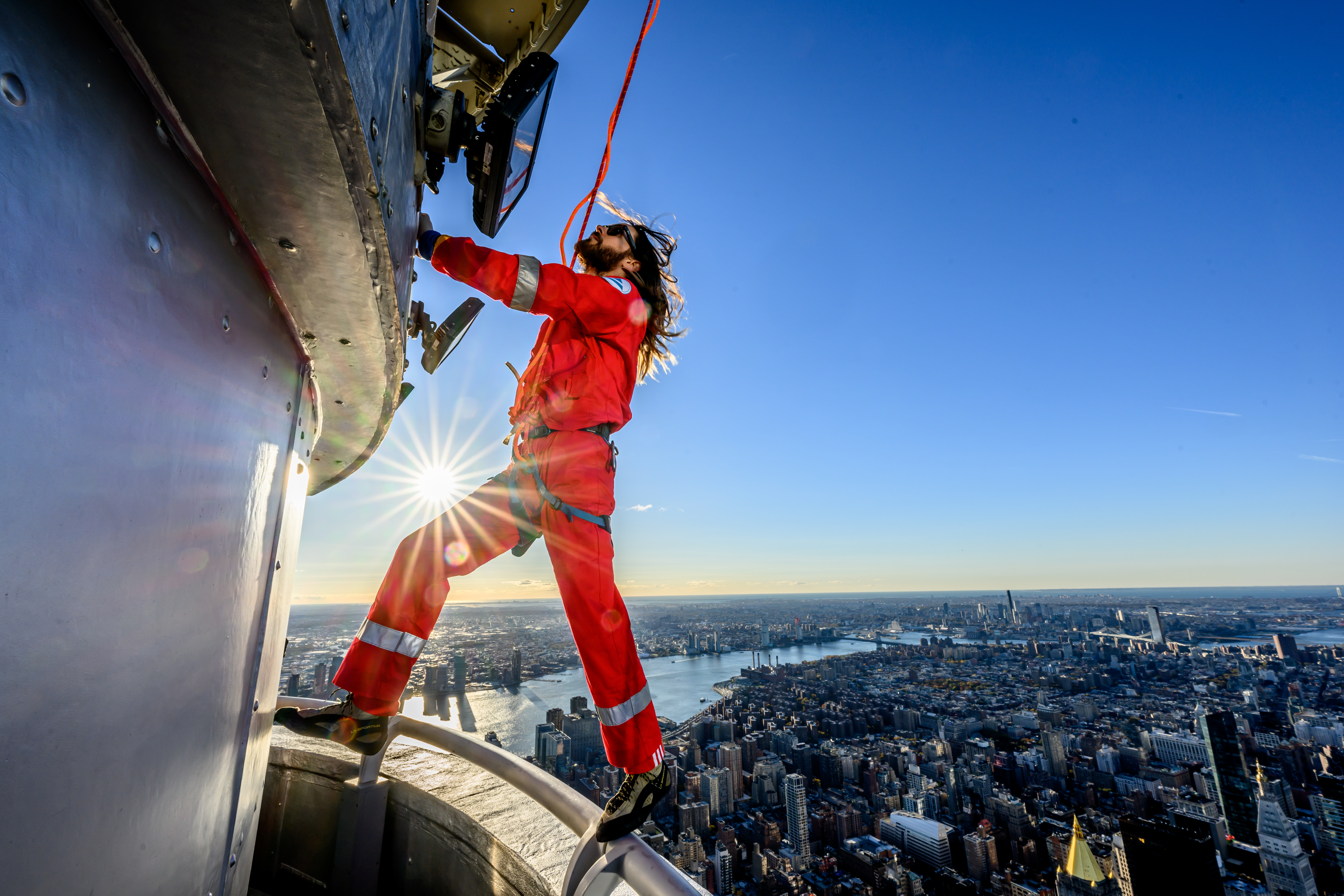 Jared Leto climbs up the Empire State Building