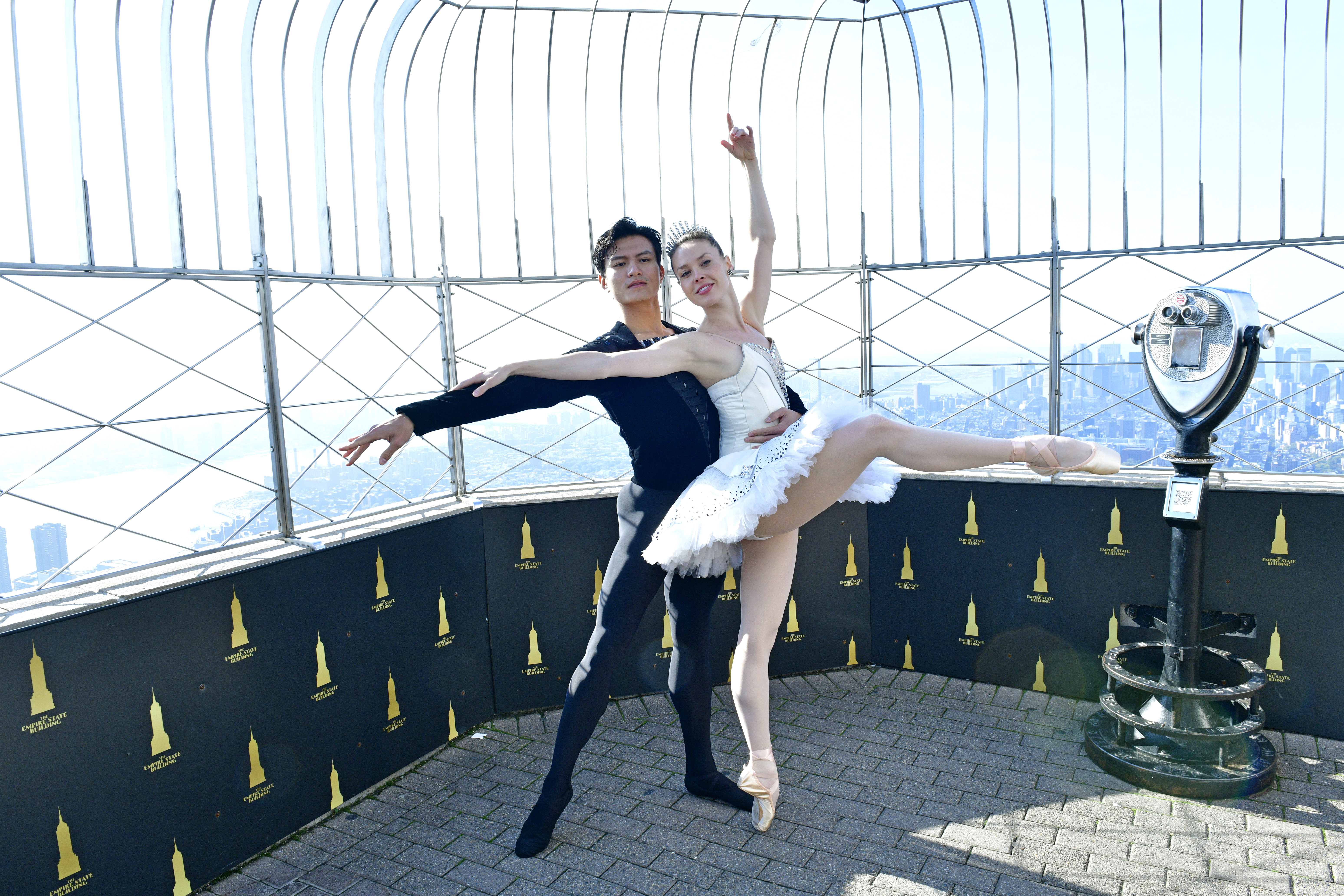 Bailarines en el Observatorio del Piso 86