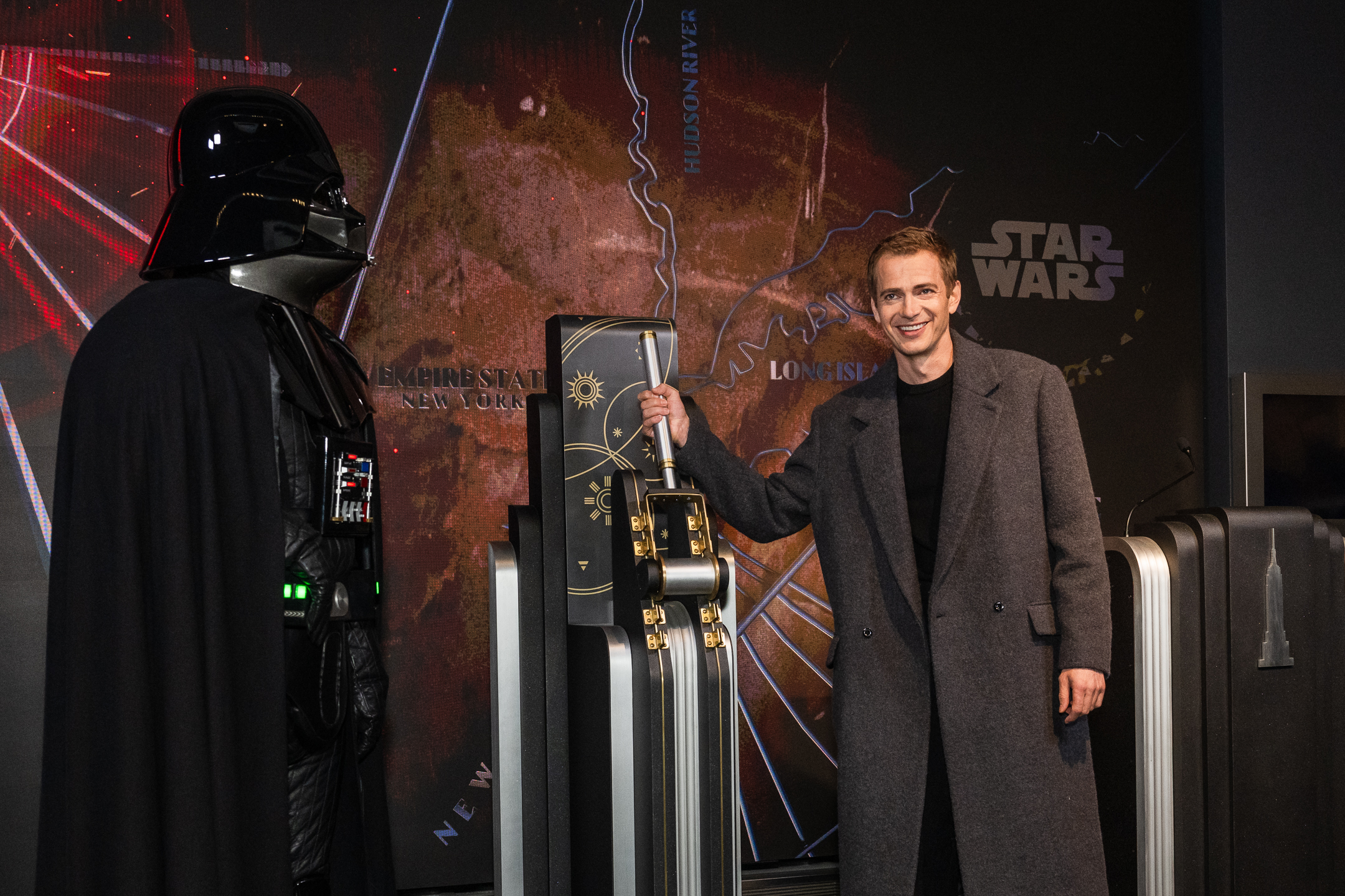 Hayden Christensen lights the Empire State Building