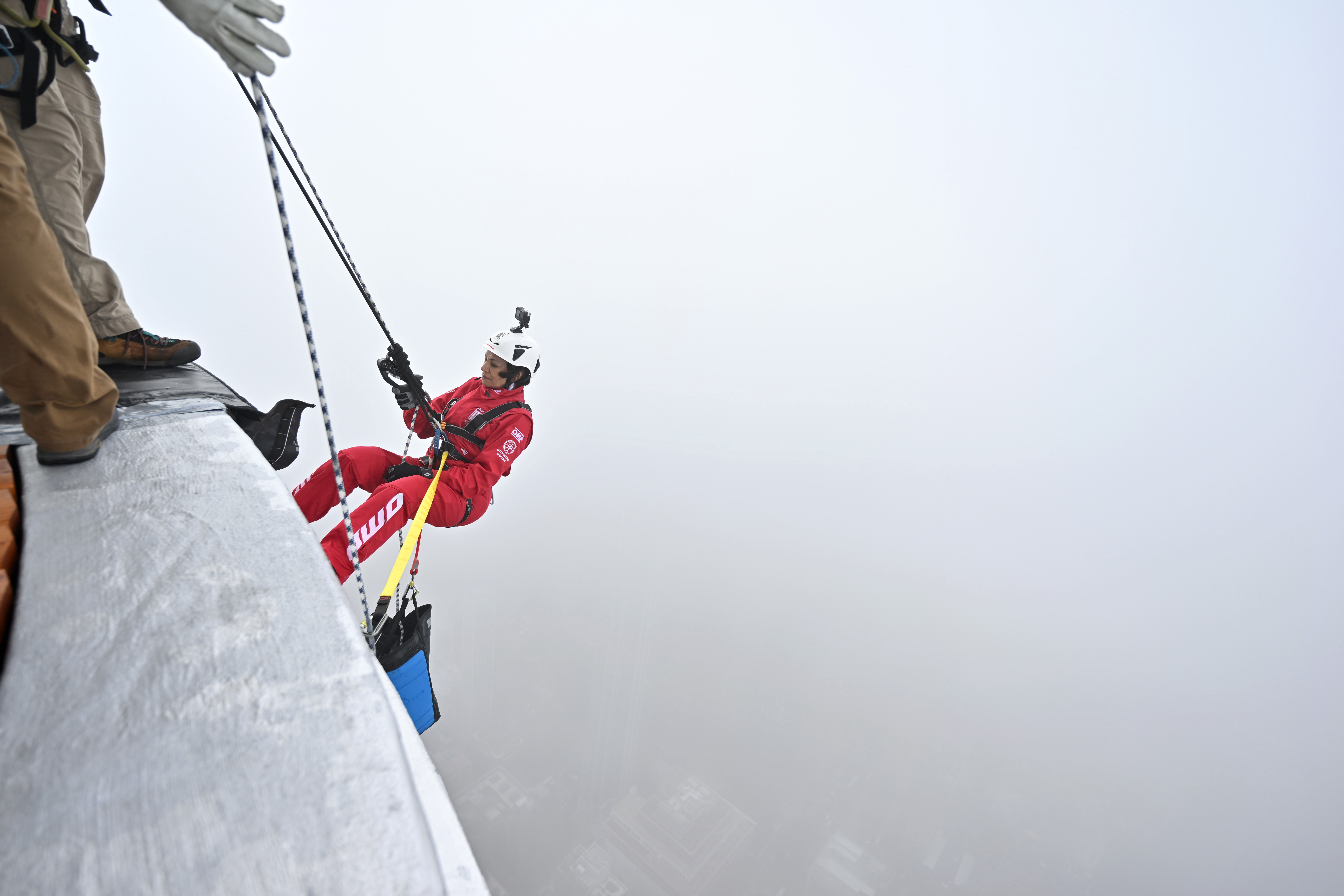 Rappelers descend the Empire State Building