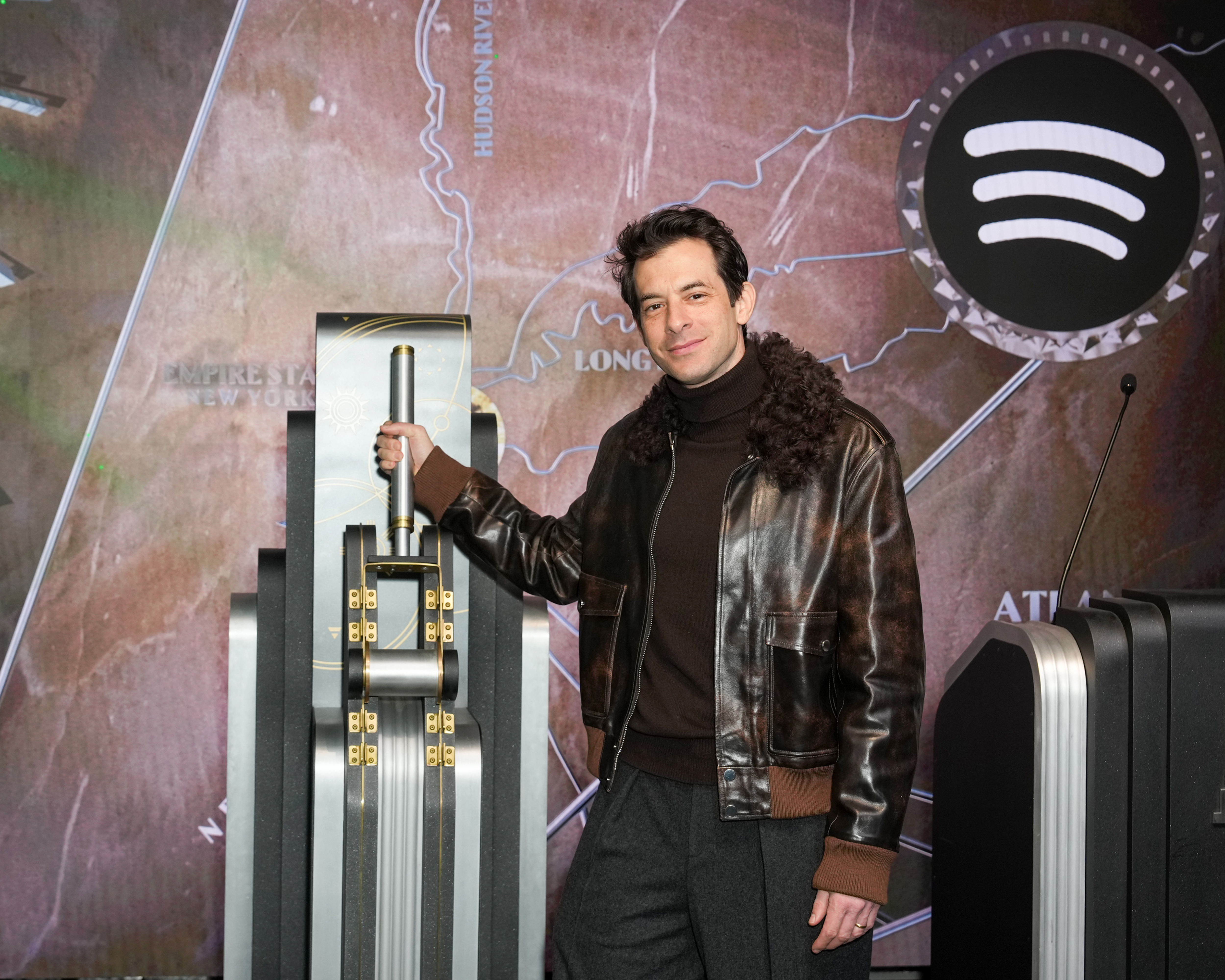 Mark Ronson lights ESB
