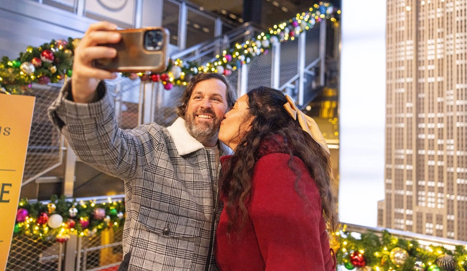 Couple taking selfie at the Empire State Building's 2nd Floor Exhibit Kong
