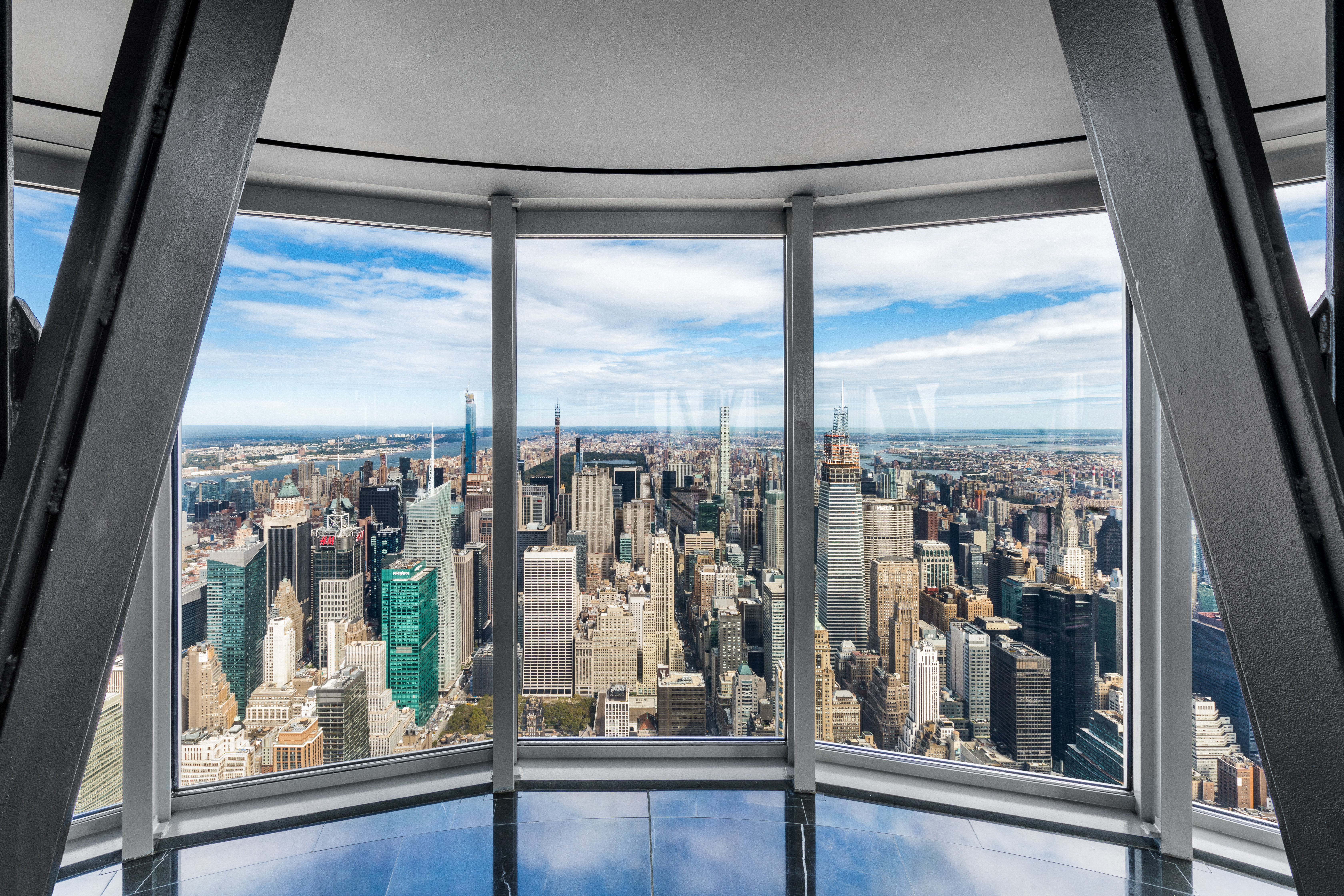 Manhattan skyline from 102nd floor observation deck