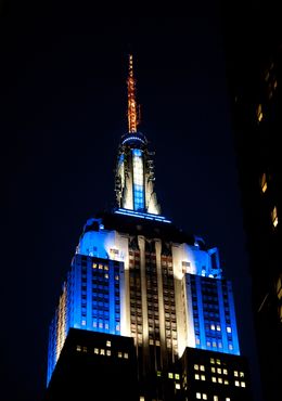 Mañana Blue and White with a Flickering Candle in the Mast color