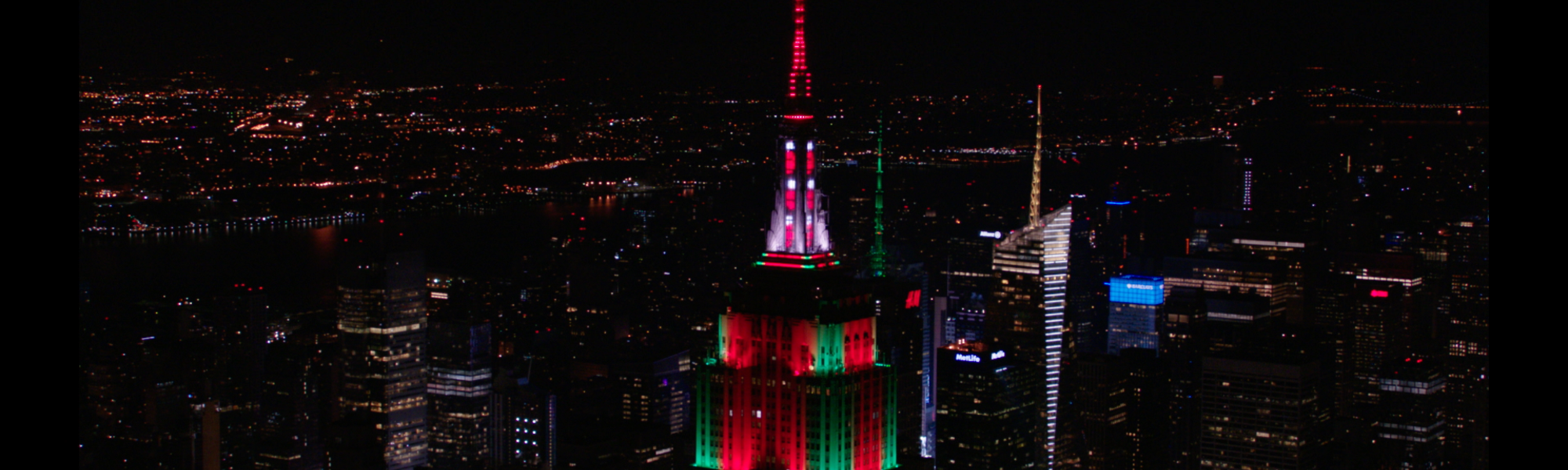 Empire State Building in kerstkleuren