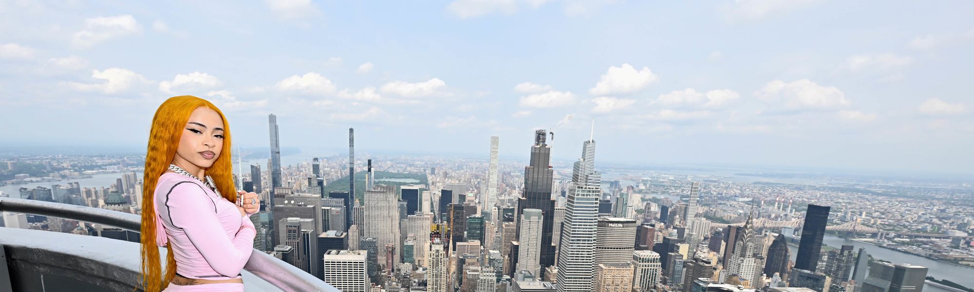 Ice Spice op de 103e verdieping van het Empire State Building