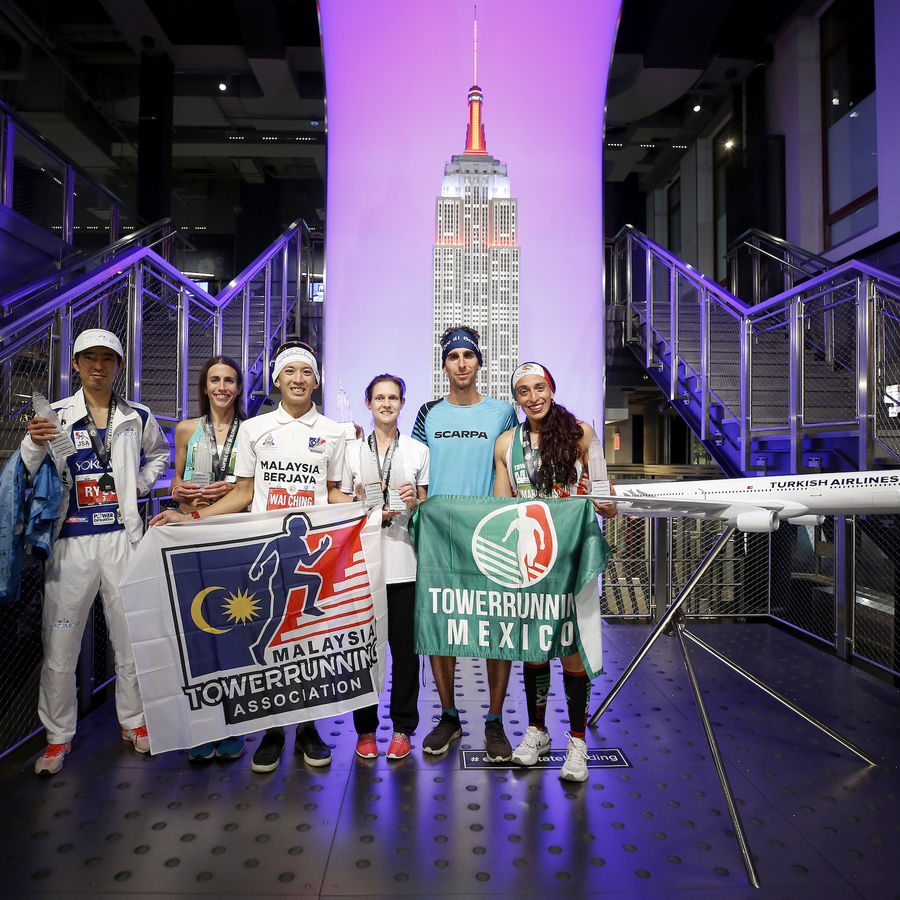 coureurs de maranthon à l'empire state building