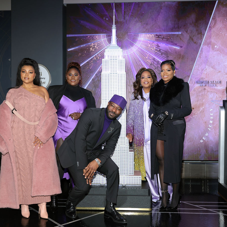Oprah Winfrey, Blitz Bazawule e o elenco de 'The Color Purple' iluminam o Empire State Building
