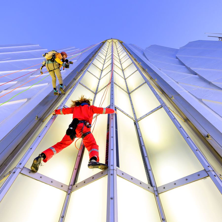 Jared Leto Climbs the Empire State Building