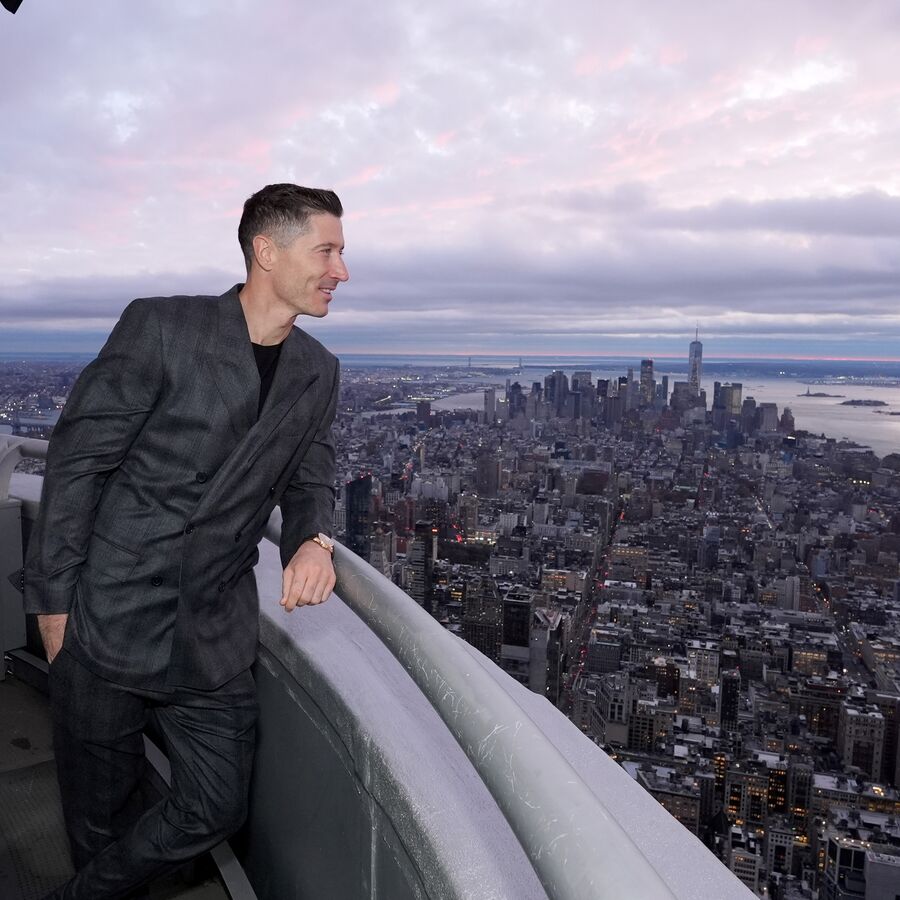 Robert Lewandowski on the 103rd Floor