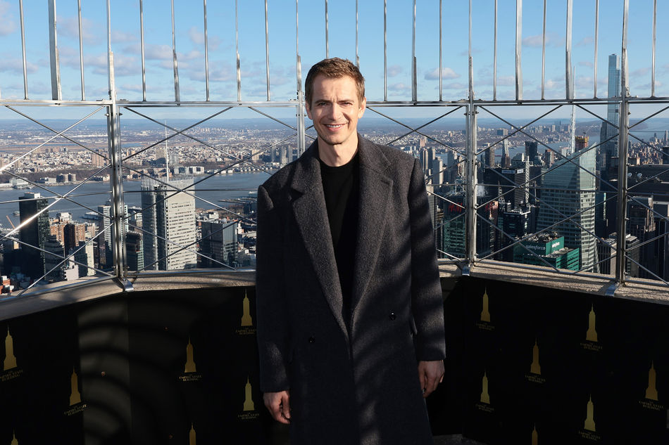 Hayden Christensen op het observatiedek van het Empire State Building