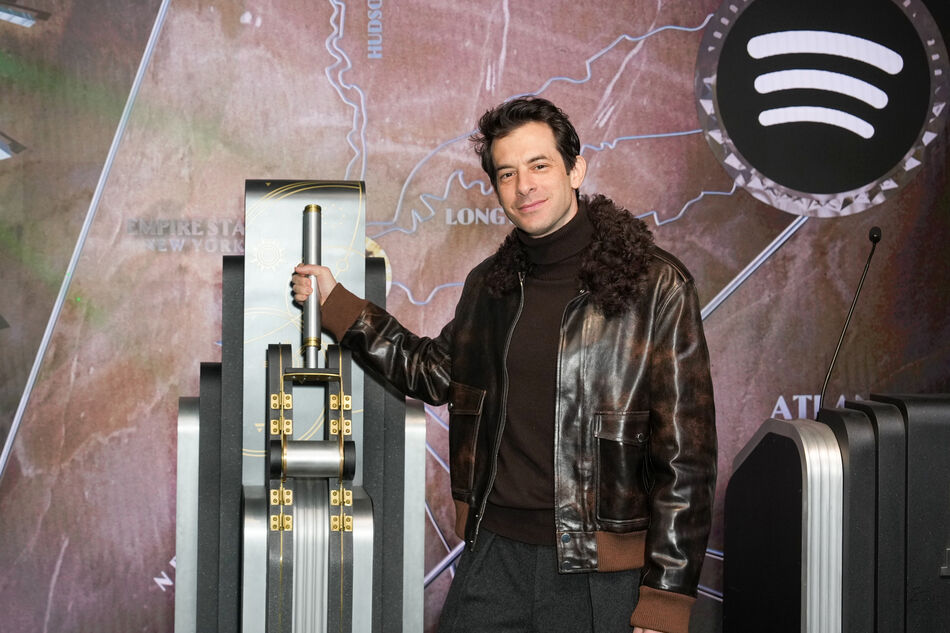 Mark Ronson lights the Empire State Building