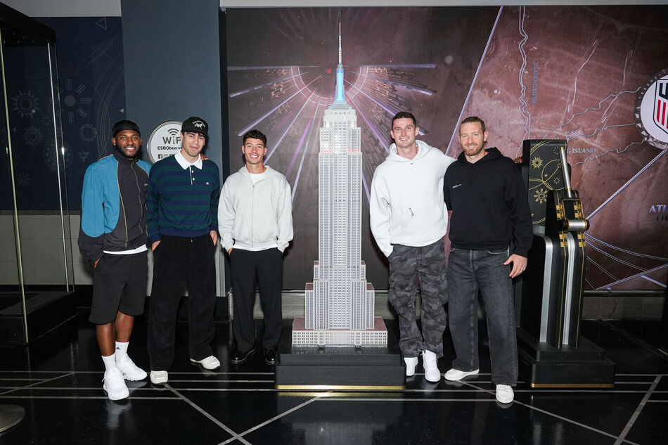 Tim Ream, Sebastian Berhalter, Mark McKenzzie, Matt Freese, and Gio Reyna with the ESB model