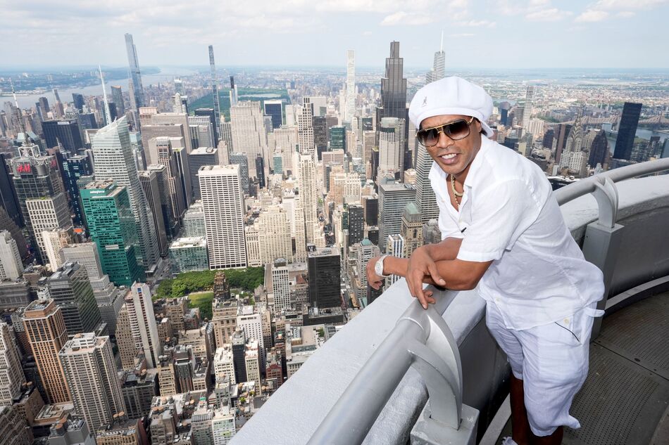 Ronaldinho on the 103rd Floor