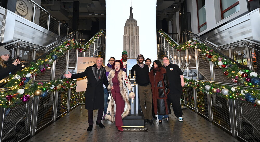 The cast of "Marty Supreme" lights ESB