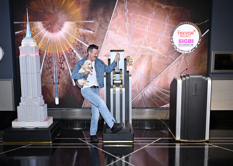 Luke Evans and Lala light up the Empire State Building