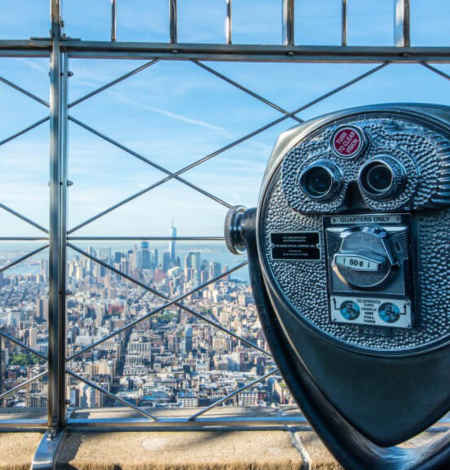 Binóculos que funcionam com moedas no deck de observação do Empire State Building