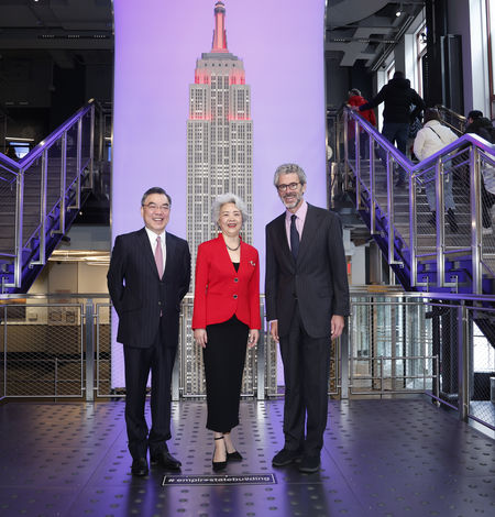 Tony-Malkin-posing-for-Lunar-New-Year-Empire-State-Realty-Trust