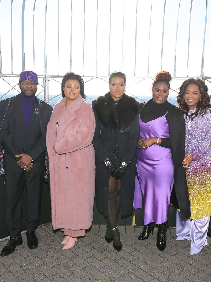 Oprah Winfrey, Blitz Bazawule y el elenco de 'El color púrpura' iluminan el Empire State Building