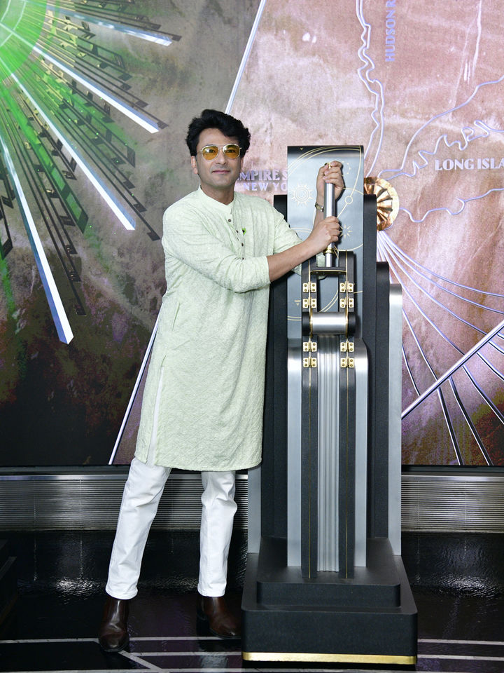 Vikas Khanna lights ESB