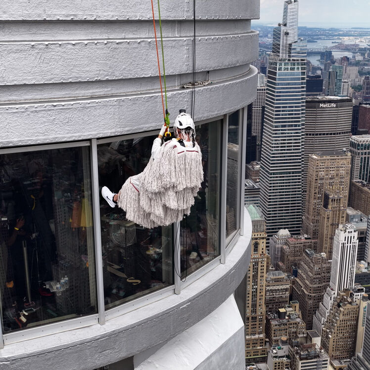 "Impractical Jokers" stunt at the Empire State Building