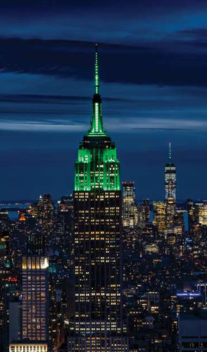 Empire State Building illuminato in verde