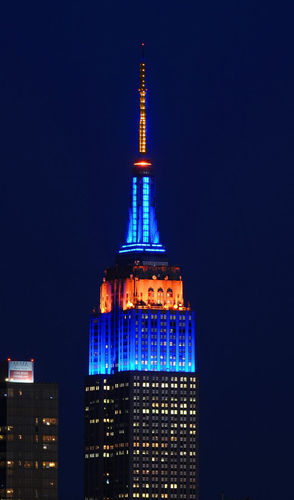 L'Empire State Building illuminé pour la journée d'ouverture des Mets de New York