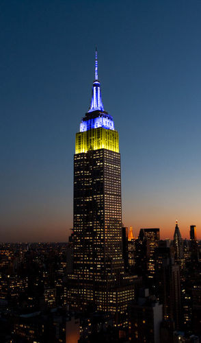 ESB acende amarelo e azul