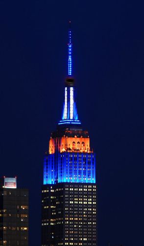 Das Empire State Building wird für die Justizvollzugsbehörde von New York beleuchtet