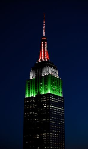 Luces de torre verdes, negras y rojas